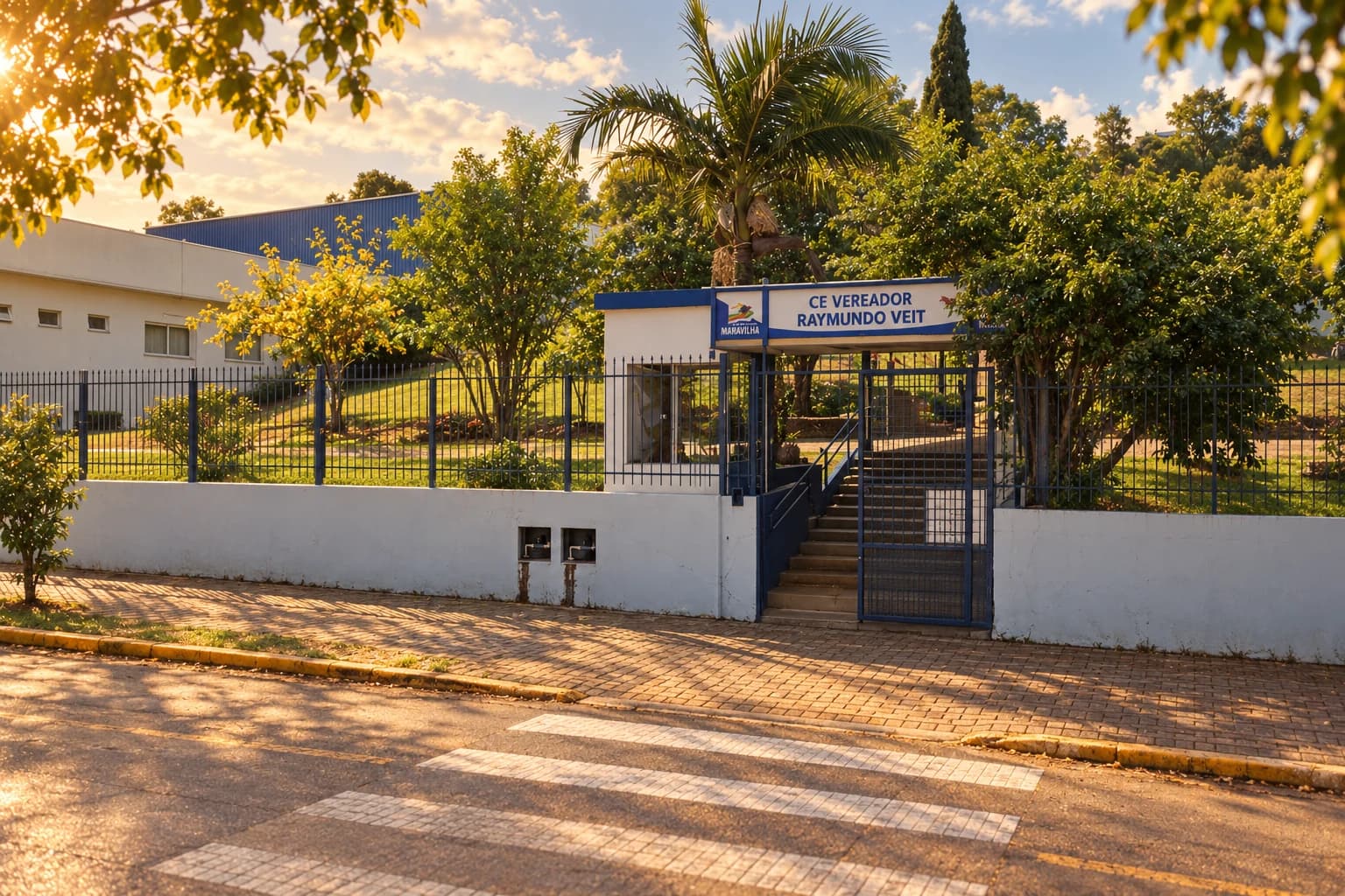 Recriação artística do Centro Educacional Vereador Raymundo Veit: fachada, entrada, escadaria e vegetação.